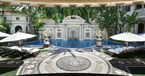 gianni's versace mansion reviews.